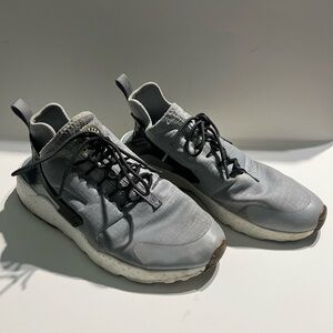 Nike Gray Sneakers Modern Sporty Design